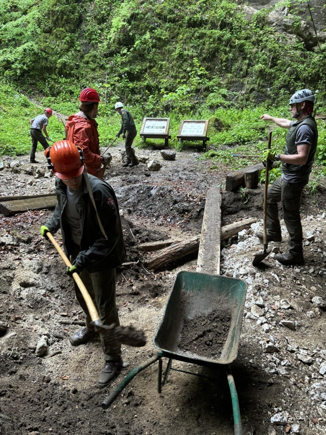 Strokovnjaki iz ZDA sanirajo pot skozi Pokljuško sotesko in Soško pot 